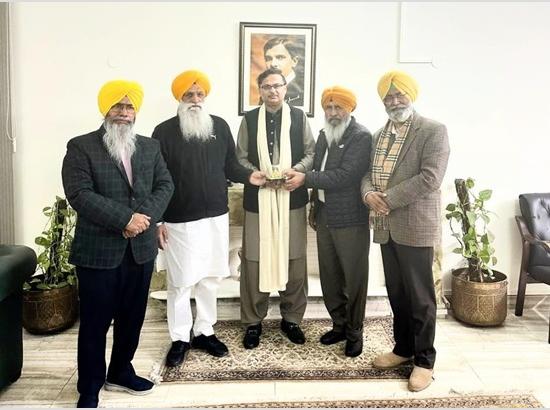 SGPC delegation meets Pakistan High Commissioner; demands to issue visas to maximum number of pilgrims