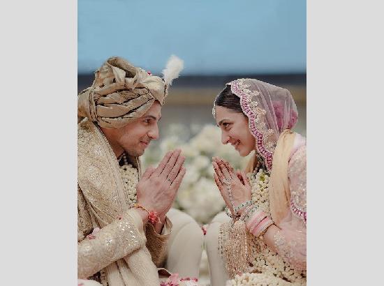 Sidharth Malhotra and Kiara Advani make first appearance as married couple