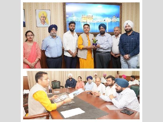 PHD Chamber delegation led by R S Sachdeva call on Minister Aman Arora