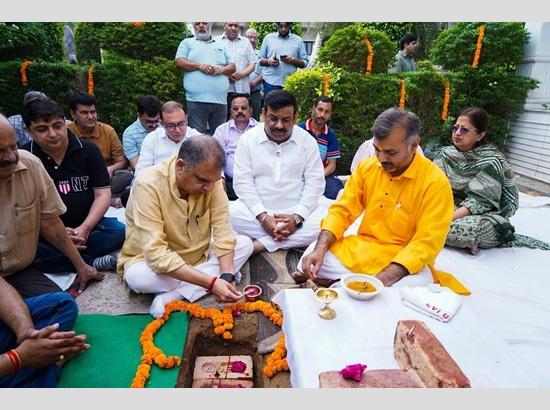 MP Arora lays foundation stone of Shani Dev temple at Sai Dwarka Mai Dham