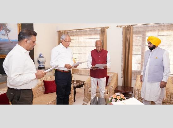 Satish Chandra takes oath as Chairperson, Punjab Police Complaint Authority 