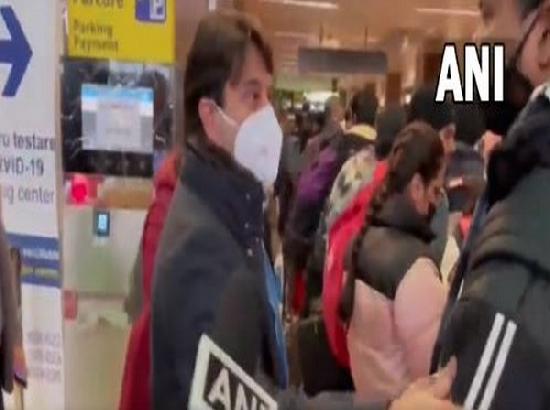 Scindia interacts with Indian students at Romania airport, praises them for their bravery