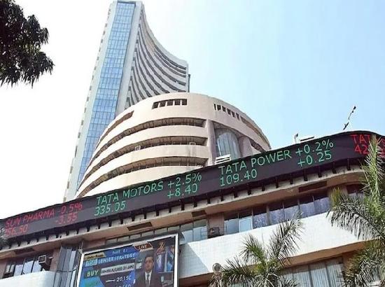 Sensex ends at a fresh record of 62,504 in closing, Nifty touches lifetime high