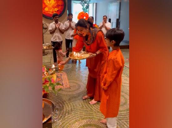 'Sowing seeds of faith': Shilpa Shetty performs aarti at home with her children
