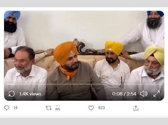Sidhu clears Punjab Congress stand on farmers’ agitation over farm bills (Watch Video)