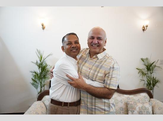 AAP Rajya Sabha nominee Rajinder Gupta calls on Manish Sisodia