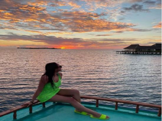 Sonakshi Sinha shares mesmerising sunset pictures from Maldives vacation