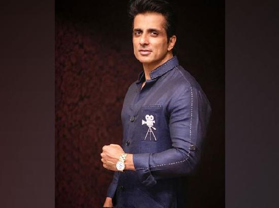 Sonu Sood helps Jhansi villagers, promises to tackle water scarcity by installing hand-pumps