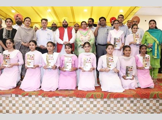 Harbhajan Singh ETO honors brilliant students of Jandiala Guru