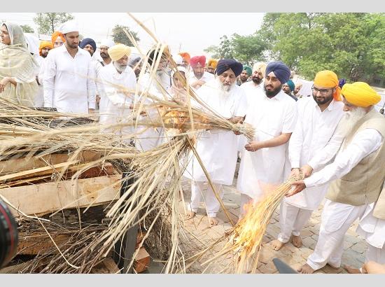 JP Nadda, Hardeep Puri, Governor Purohit & CM Mann, Gehlot, Sharad Pawar and other leaders attend last rites of Parkash Singh Badal: View Pictures 