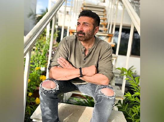 Sunny Deol in US for medical treatment, check out what happened to 'Border' star