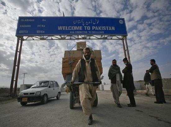 Journalist beaten by border forces at Torkham crossing between Afghanistan-Pakistan