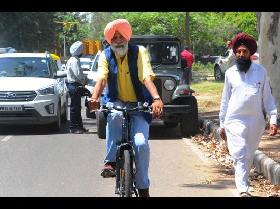 'The Traffic Man’ files nomination papers from Chandigarh LS seat

