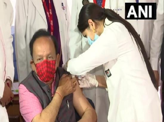 Harsh Vardhan takes first jab of COVID-19 vaccine