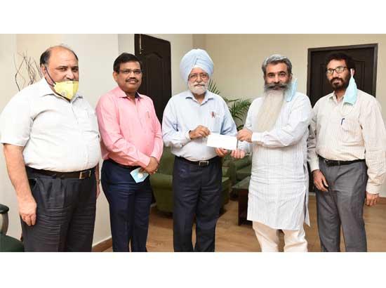
VC PAU hands over cheque worth Rs. 72.56 Lakh on behalf of PAU staff to Food & Civil Supplies Minister for CM Relief Fund COVID-19