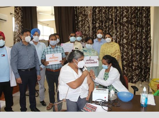 Ludhiana administers 2 million COVID jabs, covers half-million in last 30 days