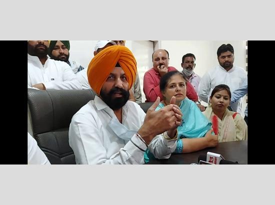 Vaccinate farmers on Delhi borders; Pinki MLA appeals Union Health Minister