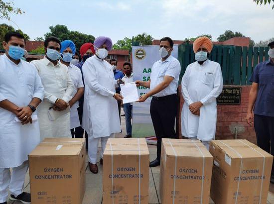 Mahindra & Mahindra Ltd. Swaraj Division donates 30 beds and 15 oxygen concentrators