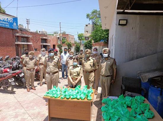 Hunger Helpline: Mohali police delivers nearly 400 food packets to COVID patients