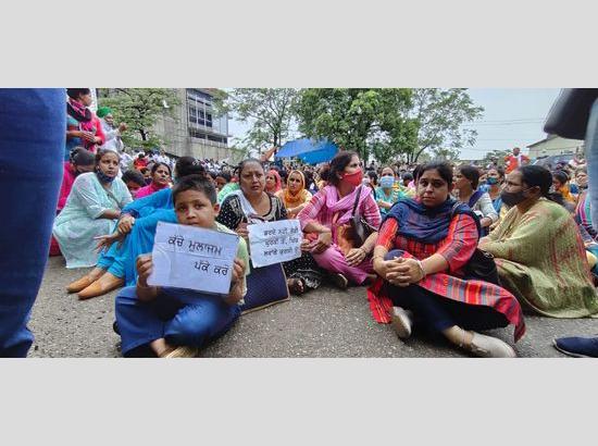 Punjab contractual teachers block PSEB office in Mohali throughout the day