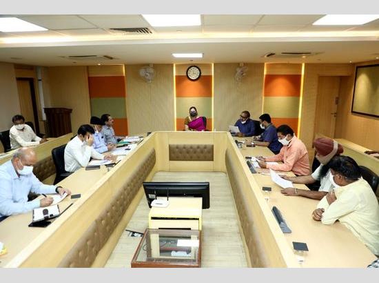 Chandigarh MC Commissioner holds meeting with employee’s union leaders
