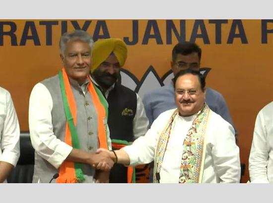 Sunil Jakhar joins BJP (Watch Video also)