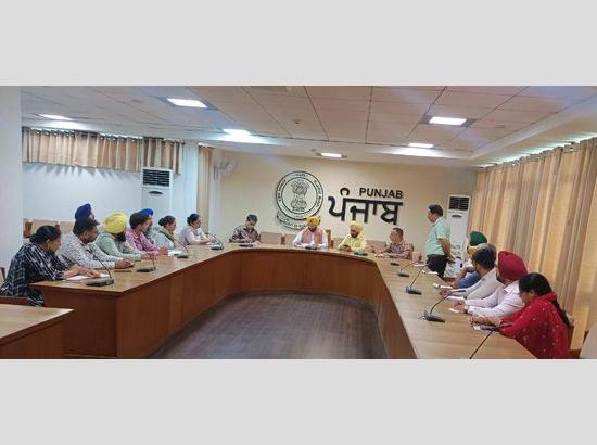 Minister Harbhajan Singh conducts surprise check at various branches of public works department