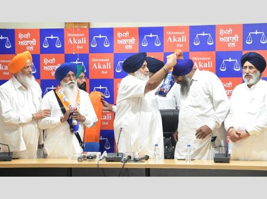 Sukhbir Badal offers apology to leaders who left SAD,appeals toreturn back in SAD ( Watch Video )