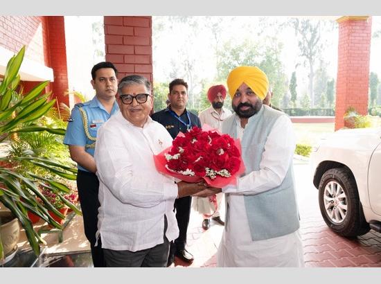 Punjab Chief Minister pays courtesy call on Punjab Governor

