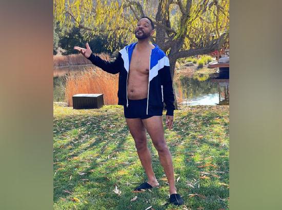 Will Smith says his new shirtless pic is 