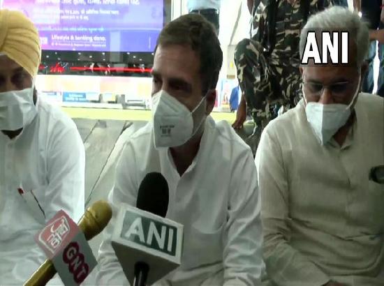 Rahul Gandhi alleges UP police not allowing Cong leaders exit Lucknow airport (Watch Video) 