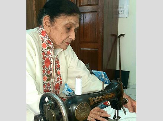 Read: How 91-year-old mother/grandmother of 8 doctors turns Corona Warrior