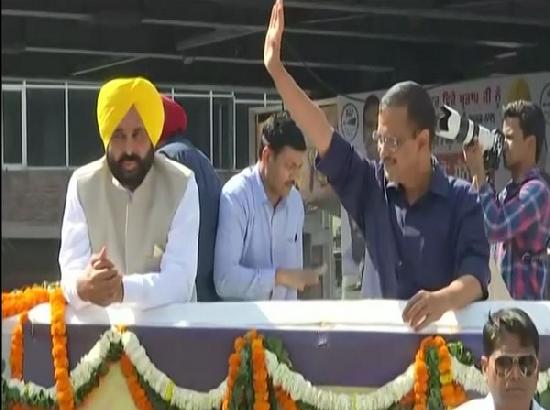 Arvind Kejriwal, Bhagwant Mann hold mega roadshow in Amritsar after Punjab poll victory (W