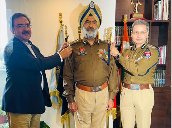 DGP Punjab honours newly promoted DIG Police Harcharan Bhullar in Piping Ceremony 