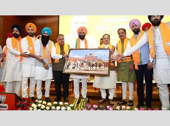 Sikh community members join BJP in Delhi