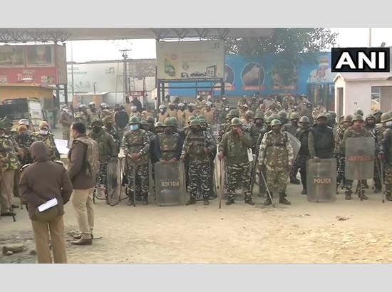 Farmers' protest: Delhi Police beefs up security at Delhi-UP border