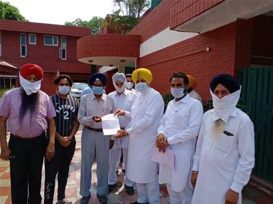 Balbir Singh Sidhu hands over grant of Rs. 5 lakh for maintenance of streets & drains in v