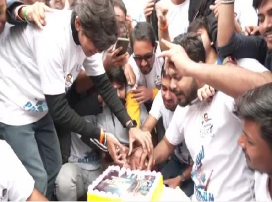 Fans welcome SRK's 'Pathaan' with cakes in Bihar's Patna