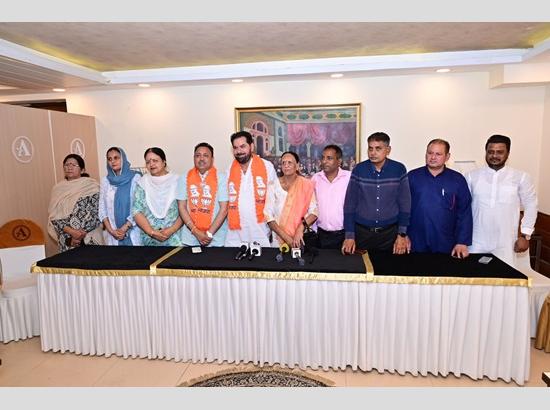 Former Mayors and Deputy Mayors of BJP come together, challenges Congress candidate Mani