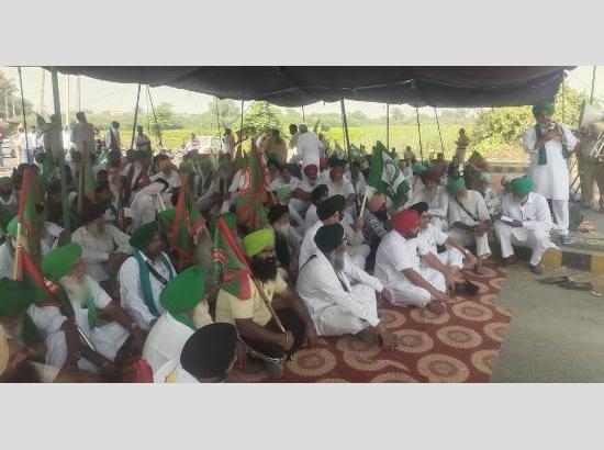 Farmers' Rail Roko movement disrupts 17 train services in Ferozepur rail division