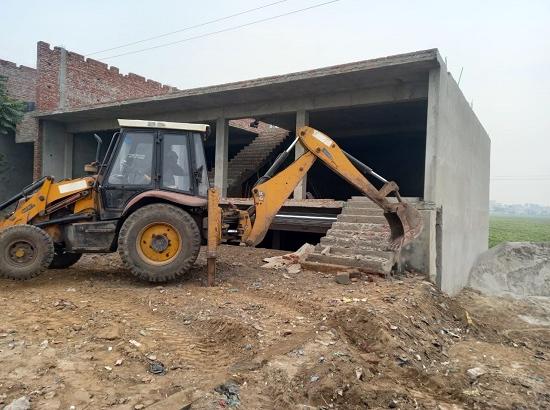 JDA demolishes structures in unauthorized colonies at Nangal Salempur & Pratapura