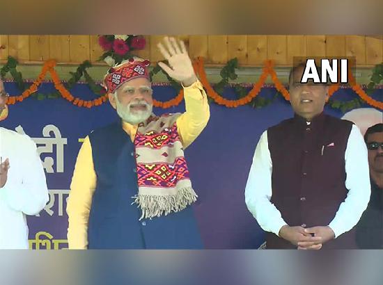 PM Modi dons Himachali cap, shawl, in tune with Dussehra vibes