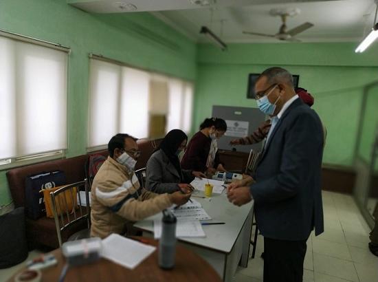 DC Patiala Sandeep Hans casts his vote (View Pics) 