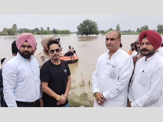 AAP Gen. Secretary Bali visits flood-hit Ferozepur village, hands over boats from Salman Khan’s NGO