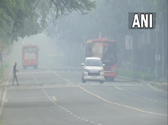 Delhi's air quality remains 'very poor'; breathing made difficult
