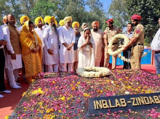 Dr Baljit Kaur, Gurmeet Singh Khudian pay tributes to martyrs at National Martyrs Memorial Hussainiwala