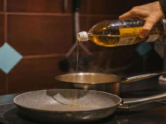 Edible oil makers asked by Centre to keep retail prices in check