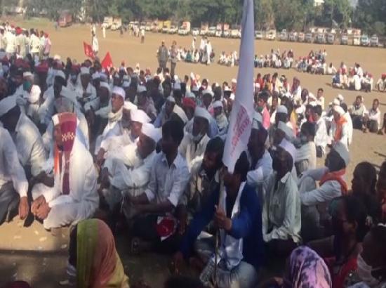 Farmers march from Nashik to Mumbai to take part in 'Kisan Gantantra Parade'