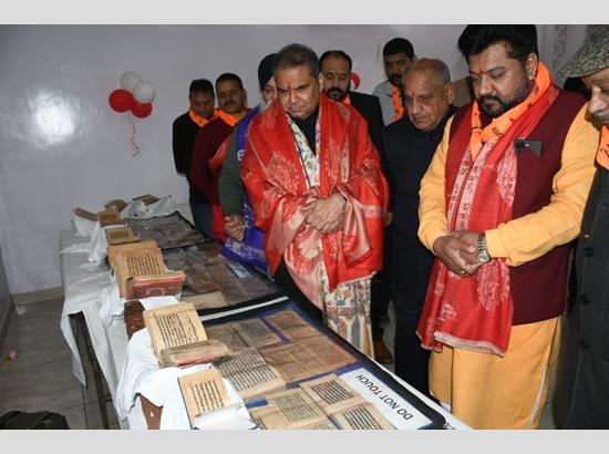 MP Arora witnesses 300 years old Ramayan, Hanuman Natak and Geeta written in Gurmukhi at S