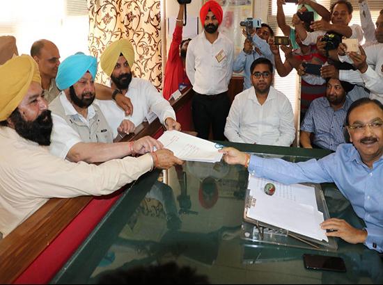 Ghubaya files nomination papers in the presence of Capt Amarinder Singh